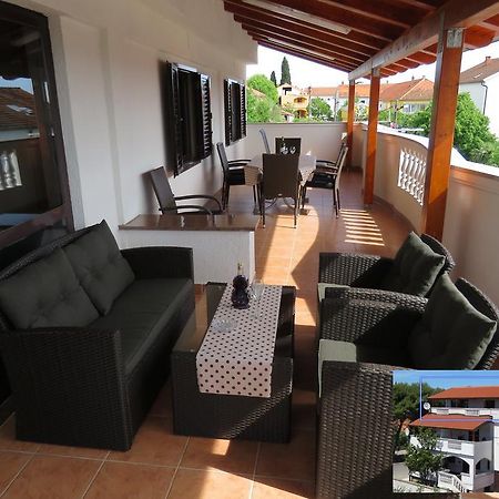 Apartments Gloria Биоград на Мору Екстериор снимка