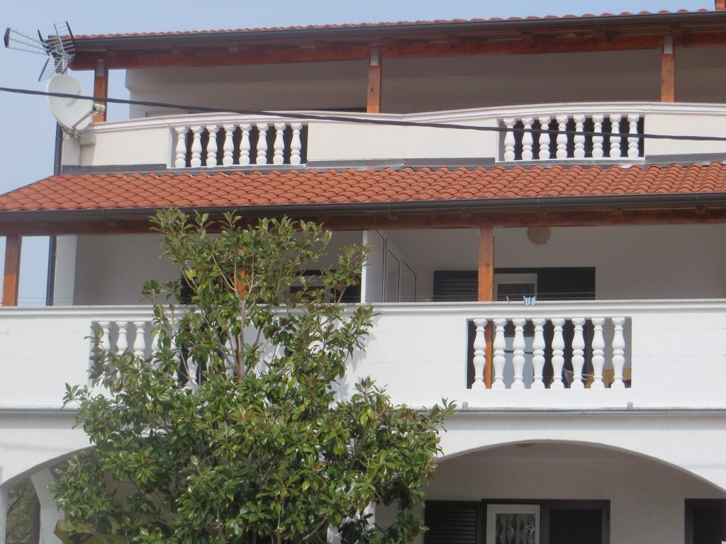 Apartments Gloria Биоград на Мору Екстериор снимка
