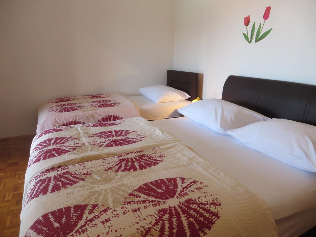 Apartments Gloria Биоград на Мору Екстериор снимка