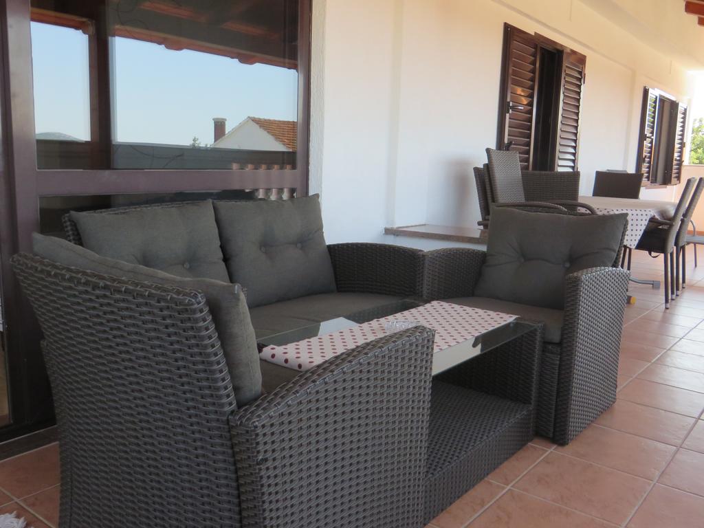 Apartments Gloria Биоград на Мору Екстериор снимка