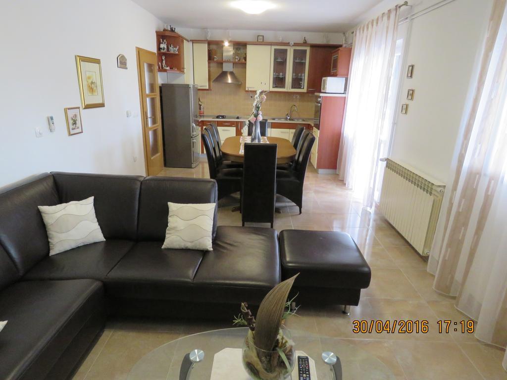 Apartments Gloria Биоград на Мору Екстериор снимка