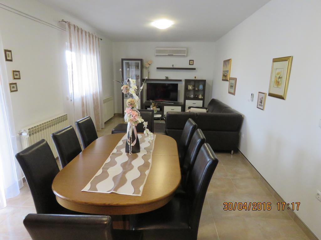 Apartments Gloria Биоград на Мору Екстериор снимка