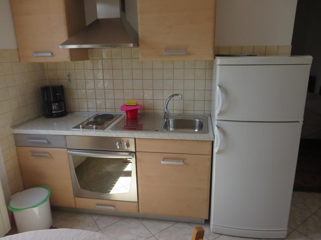 Apartments Gloria Биоград на Мору Екстериор снимка