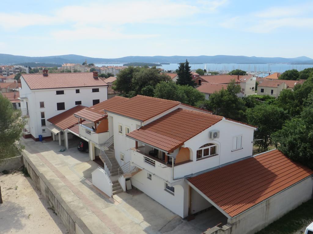 Apartments Gloria Биоград на Мору Екстериор снимка
