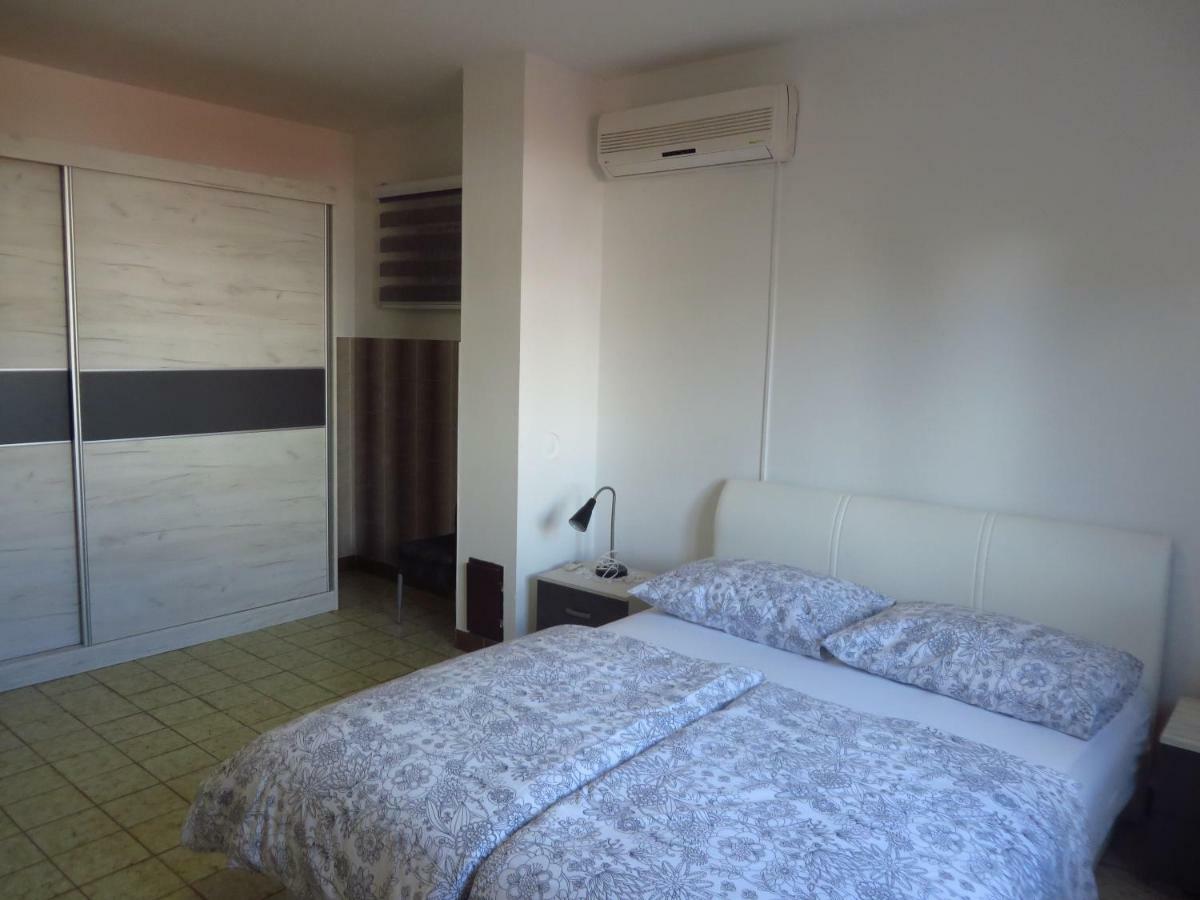 Apartments Gloria Биоград на Мору Екстериор снимка